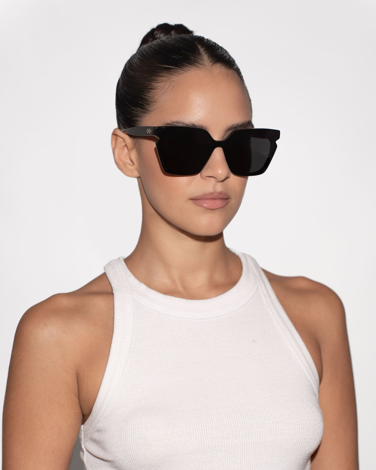 Shop Gaia Sunglasses in Black Colour – Available Online in USA, UK, Canada & United Arab Emirates